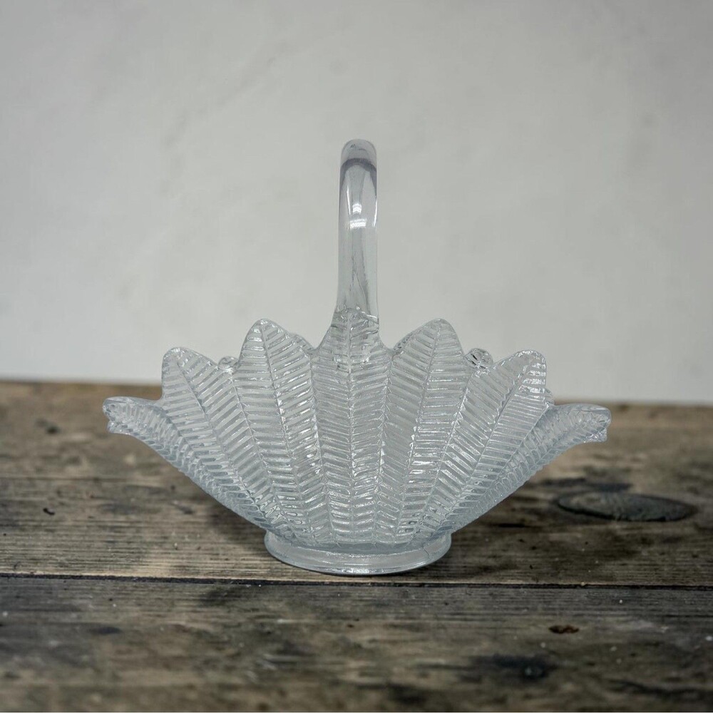 L.E. Smith Feather Fern Clear Pressed Glass Basket Handle Hobnail 11" Vintage